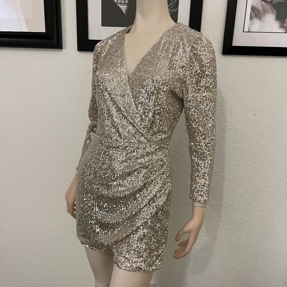 Front cross V neck silver jumpsuit skort, long sleeve, zipper, sequin romper - Picture 7 of 13